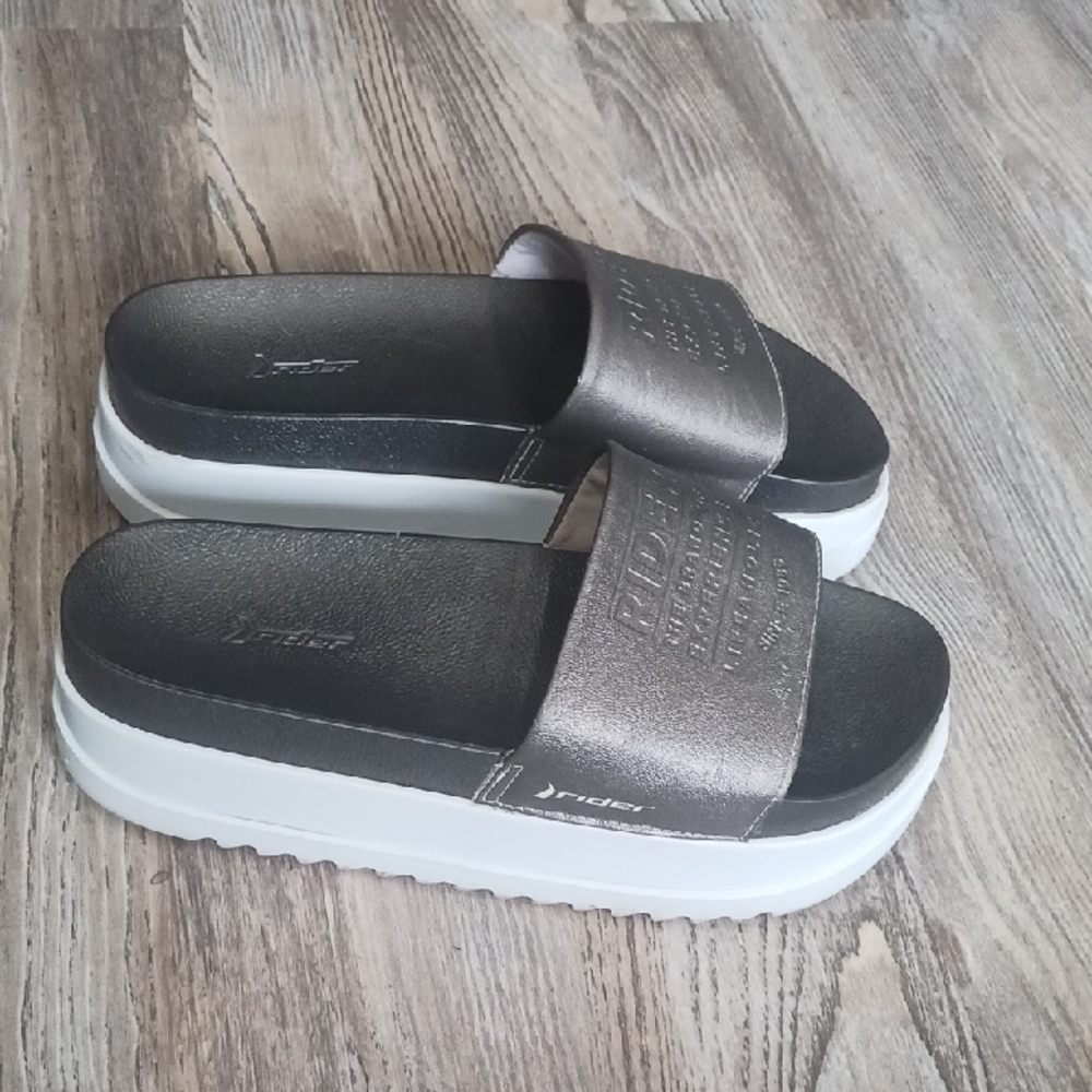 Riders by Lee Women's Black and Silver Platform Sandals